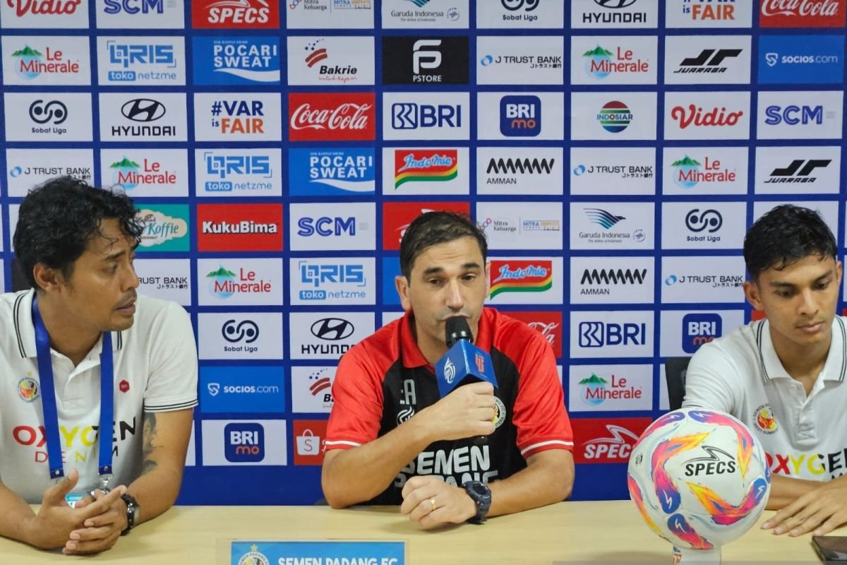 Pelatih Semen Padang Merasa Senang atas Kemenangan di Markas Persija