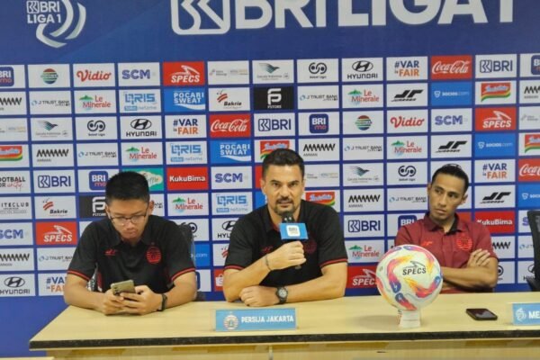 Berikut adalah beberapa alternatif judul untuk topik tersebut:

1. "Pena Ungkap Persija Kekurangan 'Ritme' di Babak Pertama"
2. "Persija Tidak Tampil Maksimal: Kurangnya 'Ritme' di Babak Pertama"
3. "Analisis Pena: Persija Bermain Tanpa 'Ritme' Jelas di Babak Pertama"
4. "Pena Soroti Ketidakberdayaan Persija: 'Ritme' Permainan Absen di Babak Pertama"
5. "Persija di Babak Pertama: Masalah 'Ritme' Menjadi Sorotan Pena"

Semoga salah satu alternatif ini sesuai dengan yang Anda inginkan!