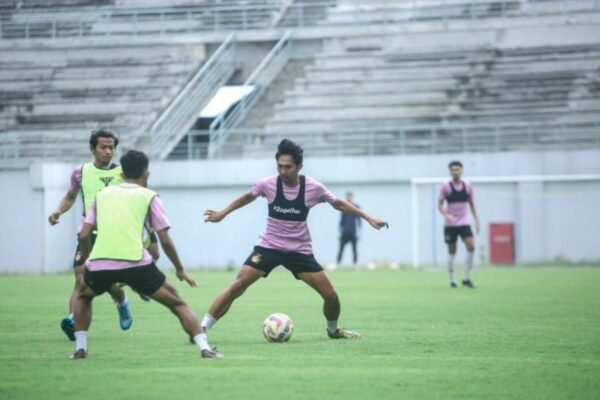 Berikut adalah beberapa judul alternatif untuk "Persik Incar Hasil Maksimal dari Lima Laga Terakhir":

1. "Persik Targetkan Poin Penuh di Lima Pertandingan Terakhir"
2. "Persik Berharap Raih Hasil Optimal di Lima Pertandingan Mendatang"
3. "Persik Optimis Capai Hasil Terbaik dari Lima Pertandingan Terakhir"
4. "Persik Usahakan Hasil Sempurna di Lima Laga Akhir"
5. "Persik Menatap Hasil Maksimal dalam Lima Pertandingan Tersisa"

Silakan pilih yang paling sesuai atau beri tahu jika Anda ingin lebih banyak opsi!