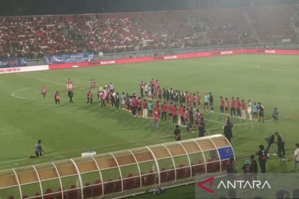 Perpisahan Manis Bali United dengan Stefano Cugurra