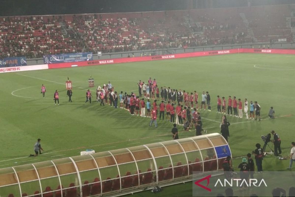 Perpisahan Manis Bali United dengan Stefano Cugurra