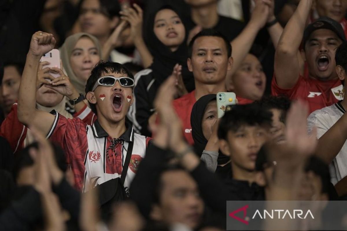 Tentu! Berikut adalah beberapa alternatif judul untuk "God Bless dan Judika Bakar Semangat Penggemar Indonesia":

1. "God Bless dan Judika: Mengobarkan Semangat Cinta dari Penggemar Indonesia"
2. "Semangat Berkobar: Konser God Bless dan Judika untuk Penggemar di Tanah Air"
3. "God Bless & Judika: Membangkitkan Jiwa Semangat Penggemar Indonesia"
4. "Bakar Semangat: God Bless dan Judika Menggugah Cinta Penggemar di Indonesia"
5. "God Bless dan Judika: Inspirasi Semangat untuk Penggemar Indonesia"
6. "Semangat Tak Terbendung: God Bless dan Judika Menggetarkan Jiwa Penggemar"
7. "Menyulut Api Semangat: God Bless dan Judika untuk Penggemar Indonesia yang Loyal"
8. "Kebangkitan Semangat: God Bless dan Judika Memukau Penggemar Indonesia"

Silakan pilih yang paling sesuai atau modifikasi sesuai kebutuhan!