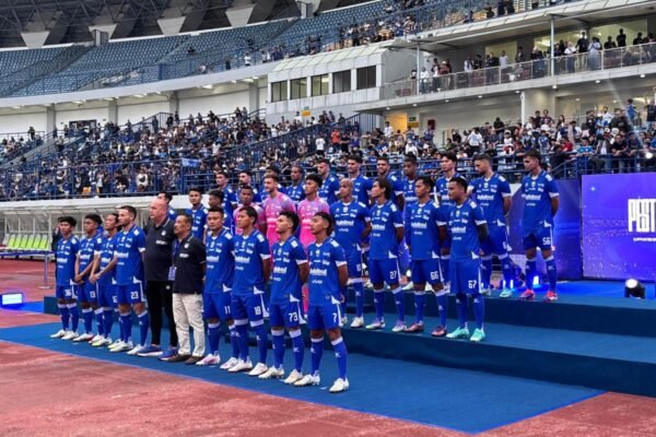Berikut beberapa alternatif judul untuk "Pemain Persib Bandung dalam kondisi siap arungi kompetisi":

1. "Pemain Persib Bandung Siap Hadapi Tantangan di Lapangan"
2. "Persib Bandung: Tim yang Siap Bertarung di Kompetisi"
3. "Pemain Persib Bandung: Siap Menyongsong Musim Baru"
4. "Semangat Juang Pemain Persib Bandung Menjelang Kompetisi"
5. "Persib Bandung: Kesiapan Penuh Menyongsong Liga"
6. "Pemain Persib Bandung: Dalam Form Terbaik Menyambut Musim"
7. "Persib Bandung Siap Melangkah di Kancah Kompetisi"
8. "Kesiapan Pemain Persib Bandung Menghadapi Kompetisi Musim Ini"

Semoga alternatif judul ini bermanfaat!